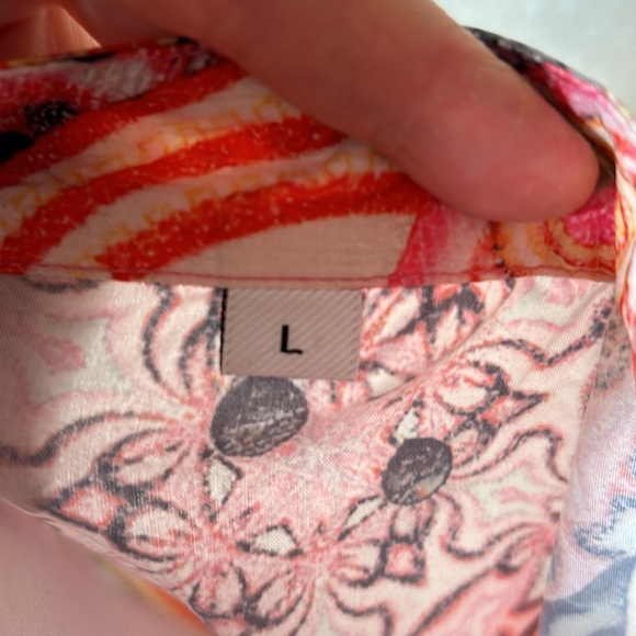 Women’s multi color printed blouse, size large - Picture 5 of 5